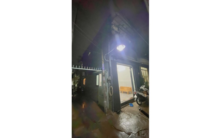 Bán nhà Tân Bình nhỉnh 3 tỷ , 2 tầng nhà lô góc gần chợ Phạm Văn Bạch, 3m3 x 9m9.